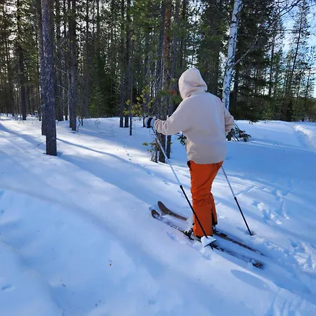 Lapland Riverside Cabin, Aekaesjoki Hideaway - Riverview, Traditional Sauna, Avanto, Wifi, Ski, Yllaes *