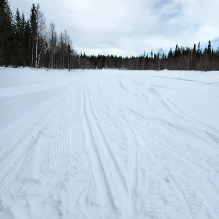 Lapland Riverside Cabin, Aekaesjoki Hideaway - Riverview, Traditional Sauna, Avanto, Wifi, Ski, Yllaes