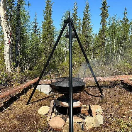 Lapland Riverside Cabin, Aekaesjoki Hideaway - Riverview, Traditional Sauna, Avanto, Wifi, Ski, Yllaes *