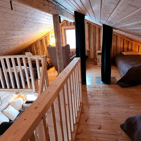 Lapland Riverside Cabin, Aekaesjoki Hideaway - Riverview, Traditional Sauna, Avanto, Wifi, Ski, Yllaes *