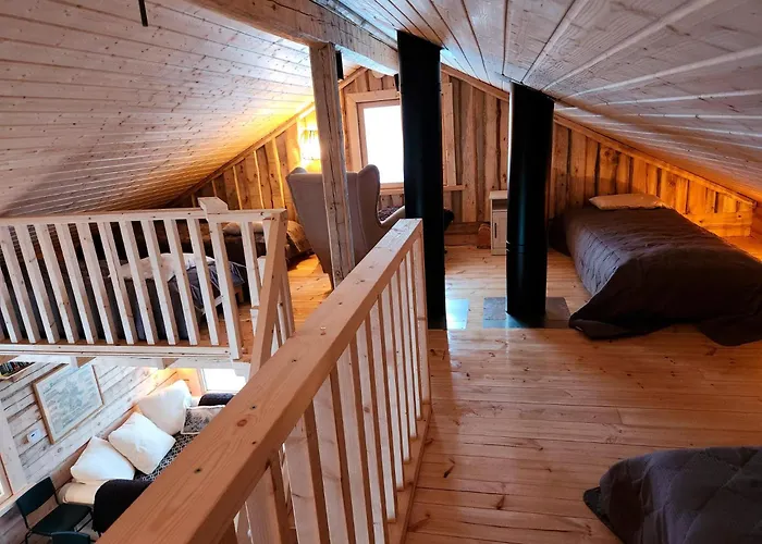 Lapland Riverside Cabin, Aekaesjoki Hideaway - Riverview, Traditional Sauna, Avanto, Wifi, Ski, Yllaes *